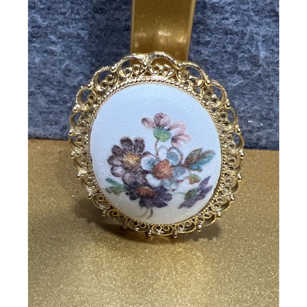 Vintage Gold-Tone Oval Cameo-Style Brooch Pin w/ A Hand-Painted - Picture 3 of 6